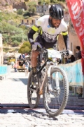 R2437001